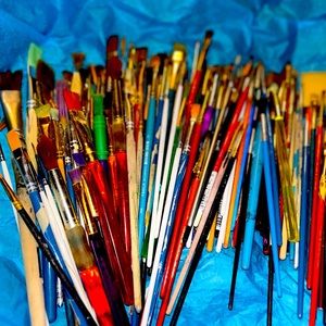 Paint brush lot, mostly used, some new, all still good